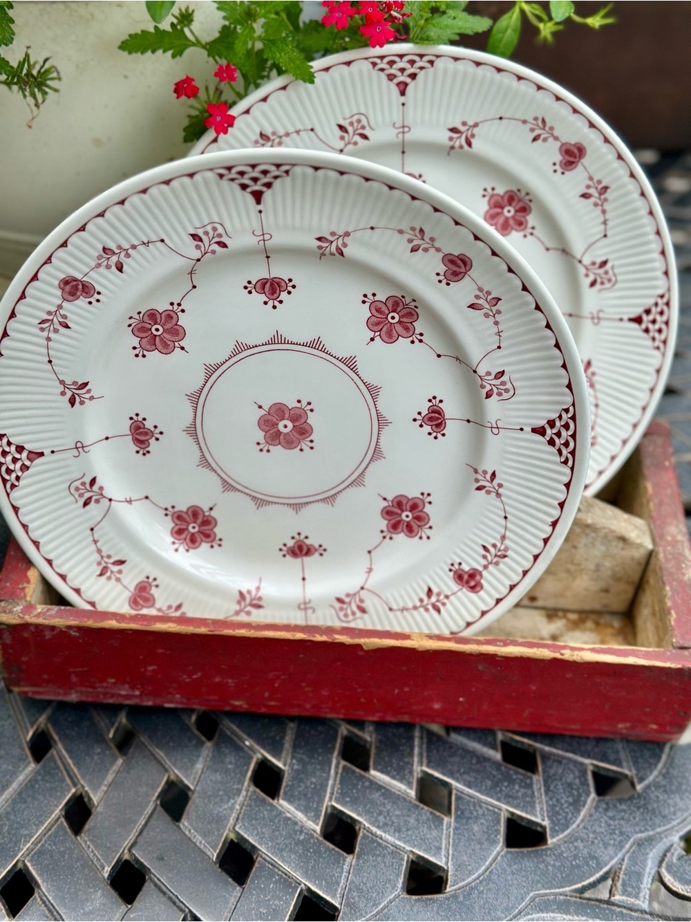 Johnson Bros Pink Denmark Dinner Plates Set of 2 England Floral Fluted 10 Inch - Picture 2 of 6